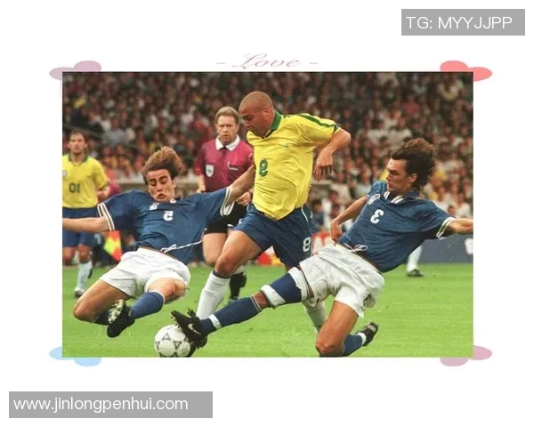 足球之星：从场上风采到球场背后的传奇人生